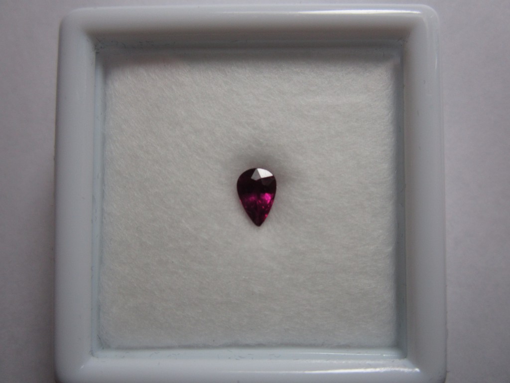 Pendentif Rubis Naturel 2.5 Carats Poire - Certifié AGL, Argent 925, Provenance Birmanie - Neuf Sans Boîte