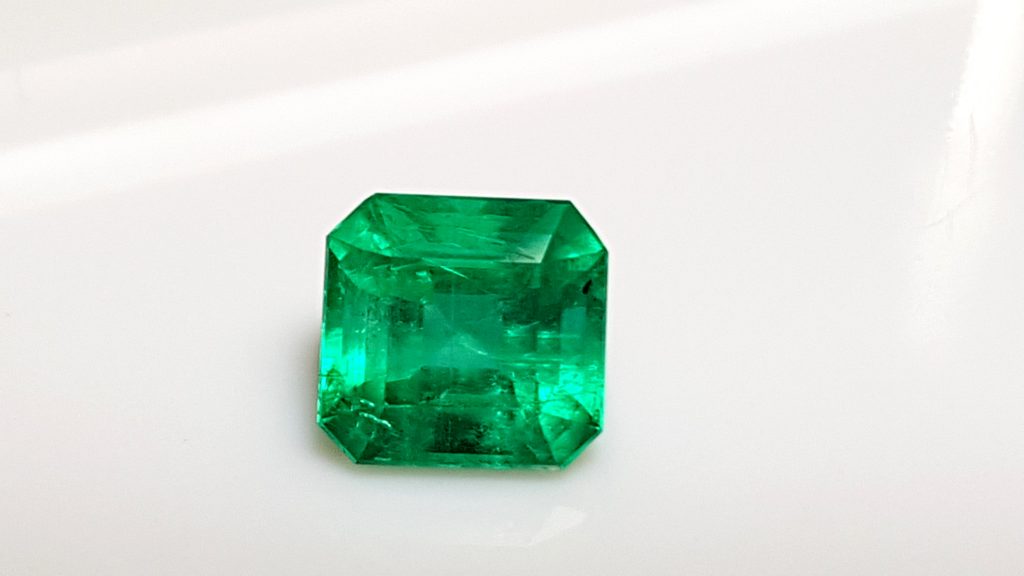 Emeraude 2,72 Carats Brésil Emeraude Gemmius Achat et vente de pierres précieuses et fines