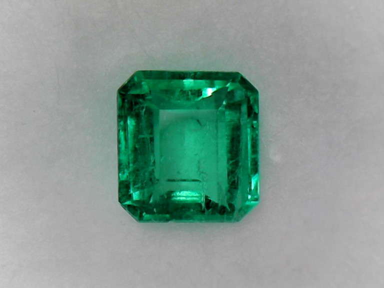 Émeraude verte naturelle de Colombie, de saison et de vente, brute de 162,35 carats, certifiée naturelle, semi-transparente, en morceaux non coupés 72 x 17 x 14 mm GRS - France