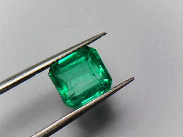 Pierres précieuses d'émeraude naturelle, taille nar, 6.50 carat