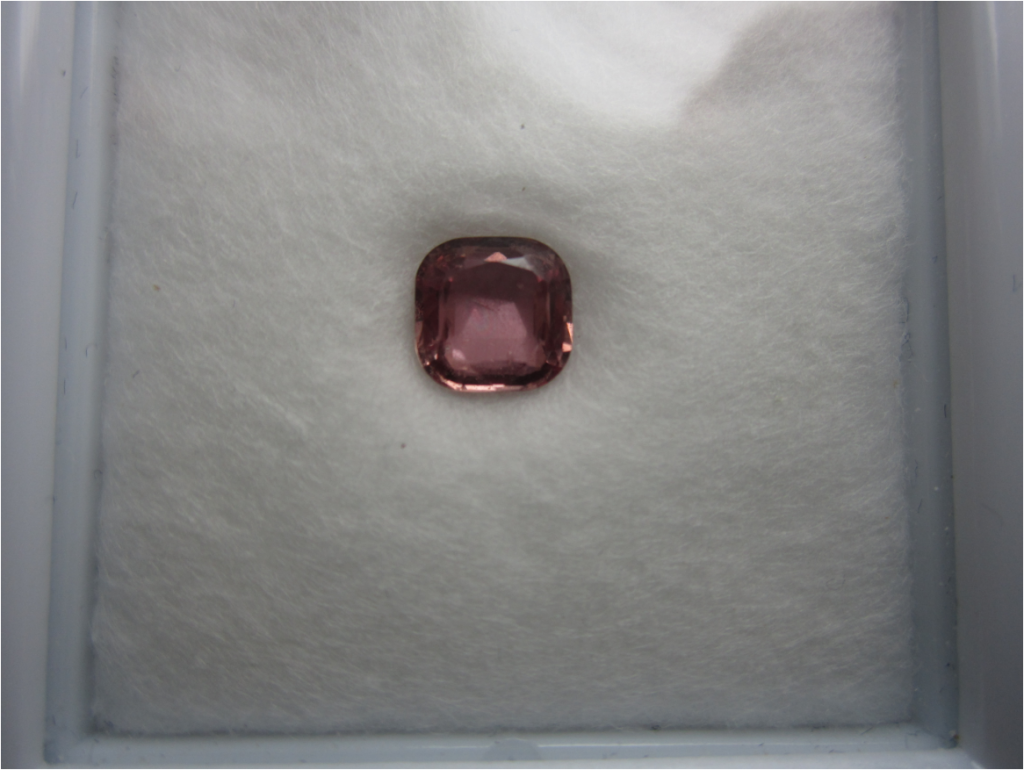 Saphir Rose-Orange Du Mozambique - Naturel, Non Chauffé - 6.3 X 4.7 Mm (0.83 Ct) - Pièce Rare