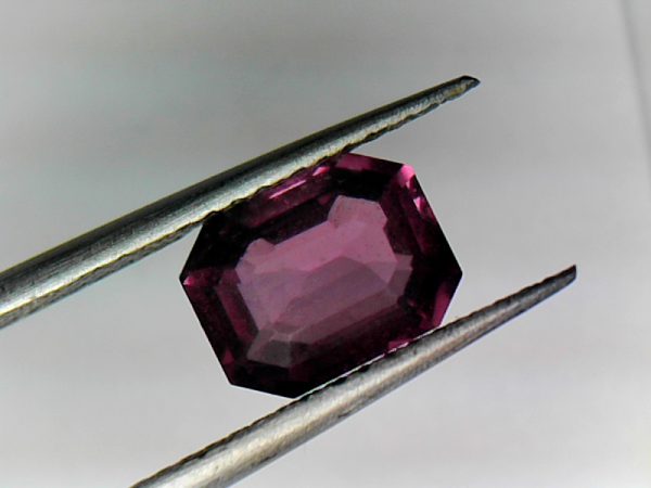 RARE ! SAPHIR ROSE DE MADAGASCAR 5 mm x 4.2 mm ★★ p469.129t