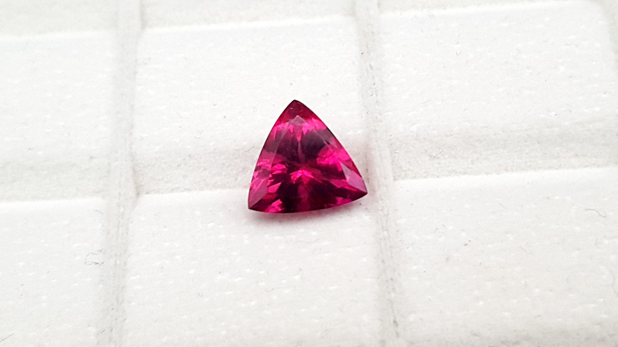 Tourmaline Rose Du Mozambique 1,60 Ct - Ovale, Clarté SI1