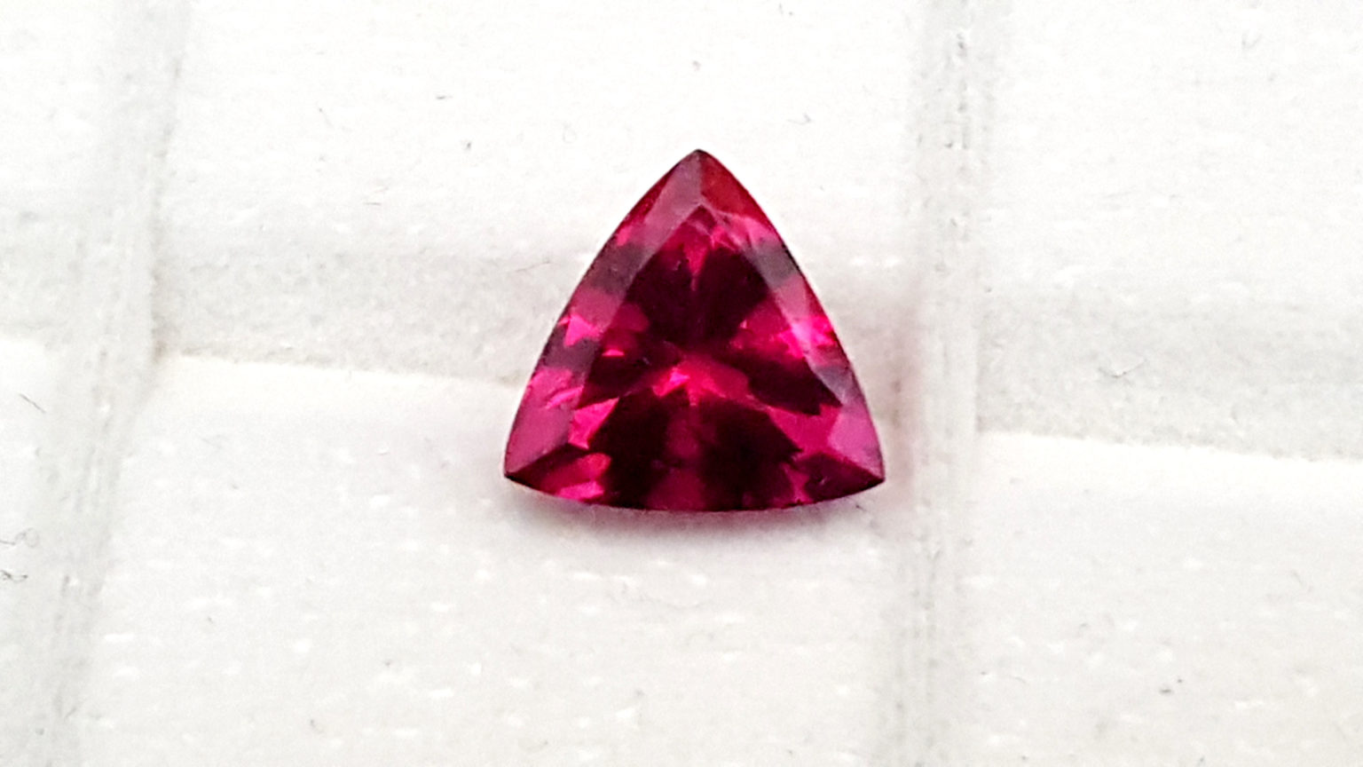 Tourmaline Rubellite Rose Naturelle 9,35 Ct (Mozambique) - Taille Ovale, Certifiée AGI