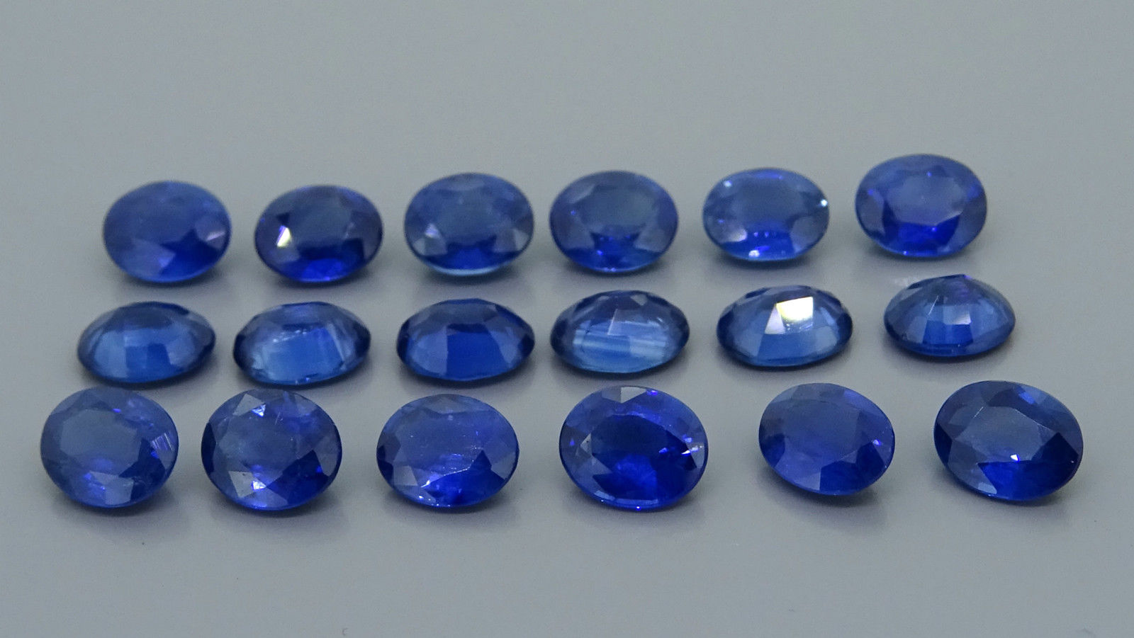 Lot Artisanal De 15 Cabochons Ovales En Saphir Bleu Naturel – 22,61 Carats, IshtarGems