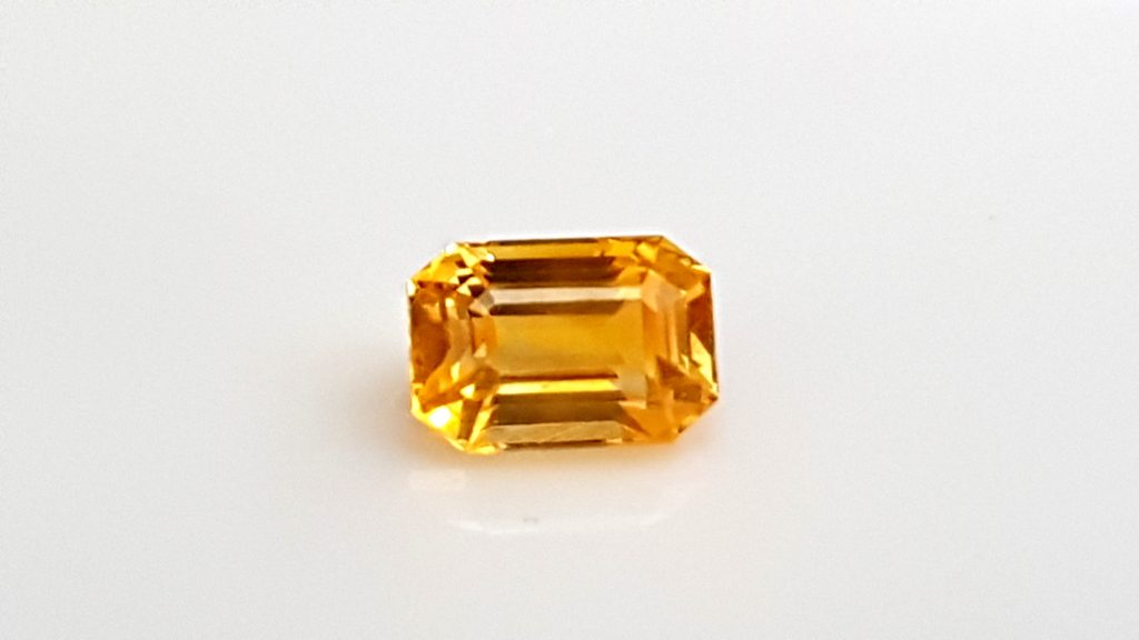 Saphir Jaune Clair Du Sri Lanka 11,10 Carats - Coussin, Certifié AGI, Chauffage H, Translucide