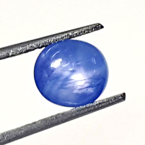 Cabochon ovale de saphir noir étoilé, 16.605ct de Thaïlande