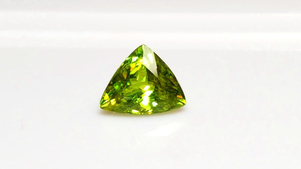 3 Sphènes Verts Et Jaunes De Madagascar – 2,79 Carats, Naturels, Neufs