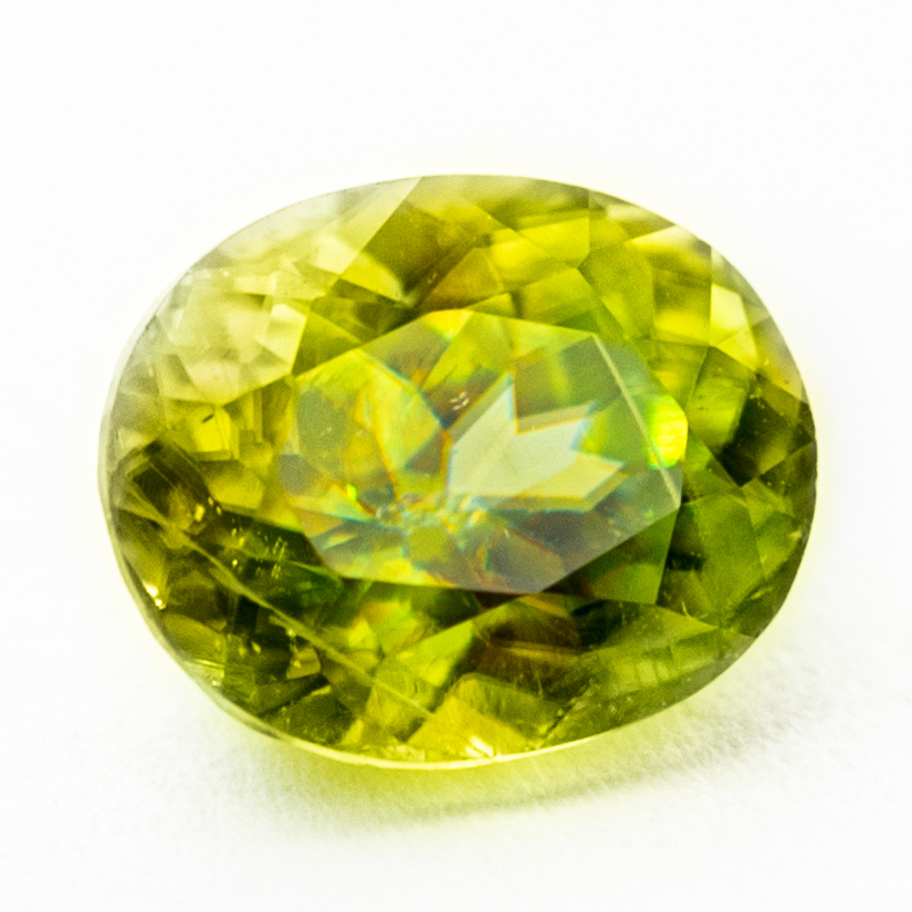 RARE !! JOLIE SPHENE VERT JAUNE DE MADAGASCAR : 6 mm x 4.8 mm ★★ p455