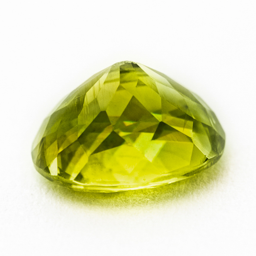 Sphène Naturelle Vert-jaune Madagascar 0.57 Carat, 6x4.8mm