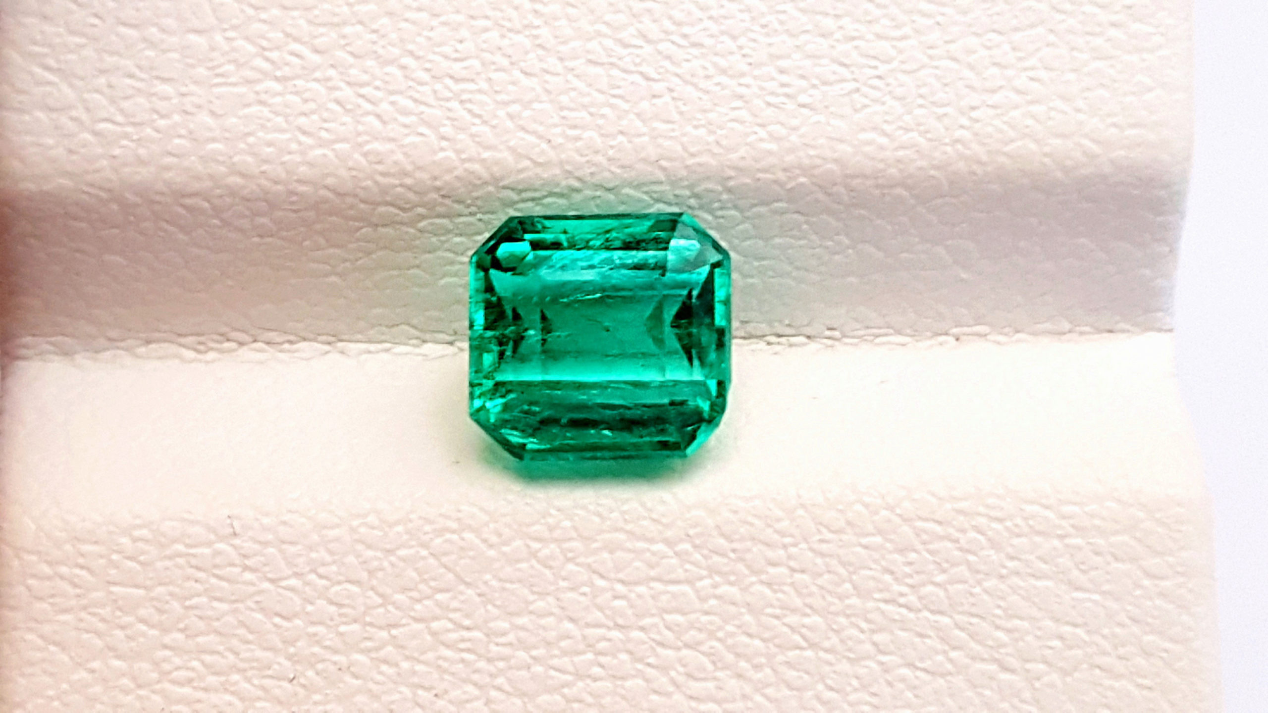 Bague Emeraude de Colombie Diamants - 8361679847753 - 58 Facettes